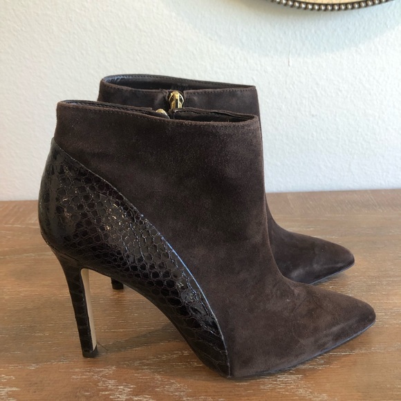 Vince Camuto Kasi Brown Suede Booties Size 8.5 - Picture 16 of 16